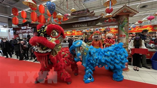 Hệ thống siêu thị Carrefour tại Pháp lần đầu tổ chức lễ hội Tết Việt - 1
