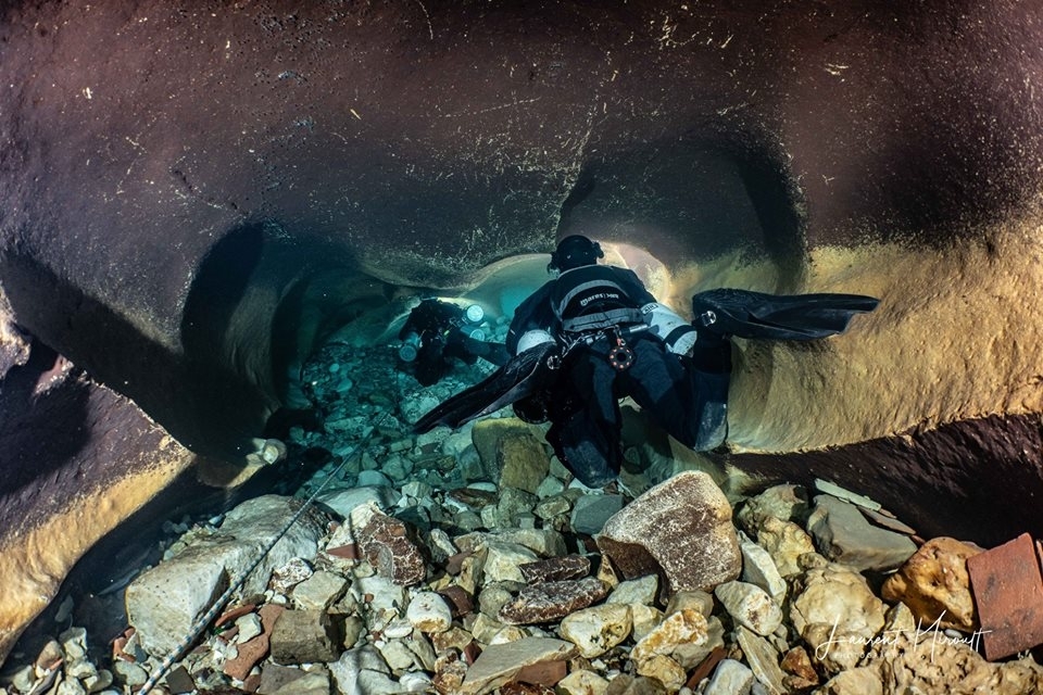 Suối ngầm 'không đáy' bí ẩn nhất thế giới, nhiều người bỏ mạng khi tìm lời giải - 3