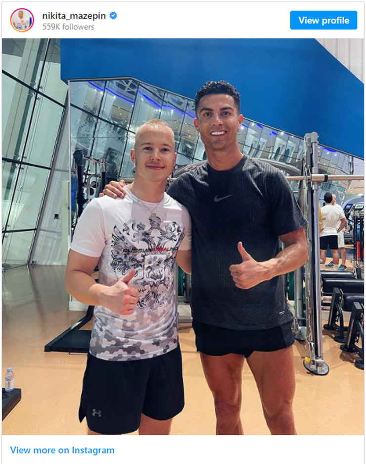 Nóng nhất thể thao tối 28/1: Ronaldo đến Dubai làm thân với trai hư F1 - 1