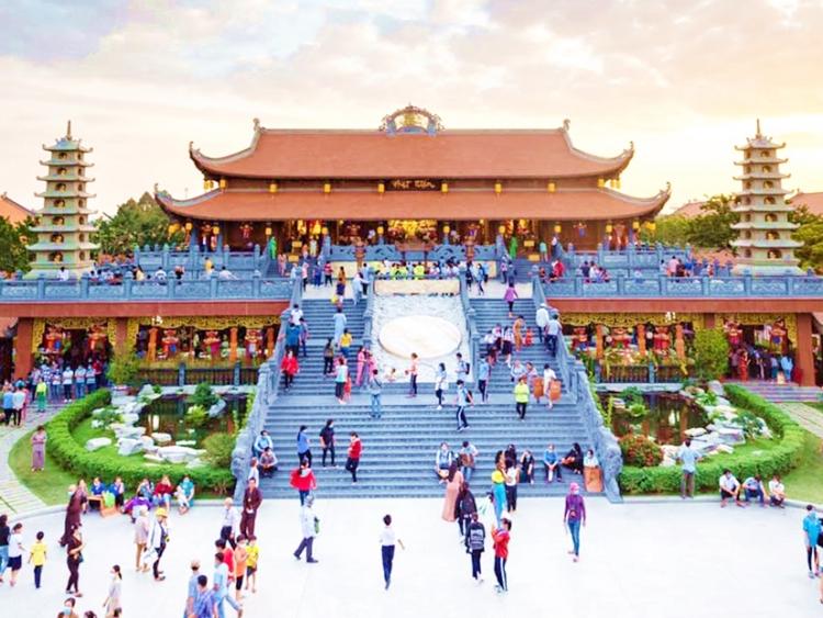 Những ngôi chùa nổi tiếng TP.HCM thích hợp cho hành hương đầu năm Nhâm Dần 2022