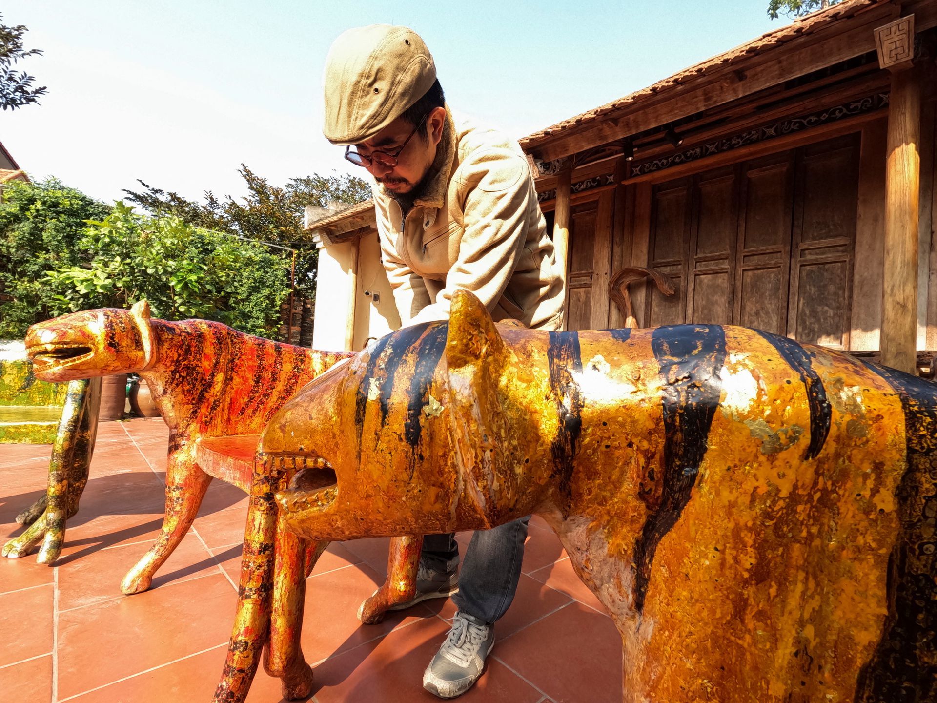 Bộ 2.022 tượng hổ độc bản mừng năm Nhâm Dần của nghệ nhân Việt lên báo Tây - 1