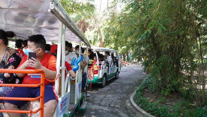 Thảo Cầm Viên Sài Gòn nhộn nhịp đón khách, miễn phí trẻ em dưới 1,3m - 7