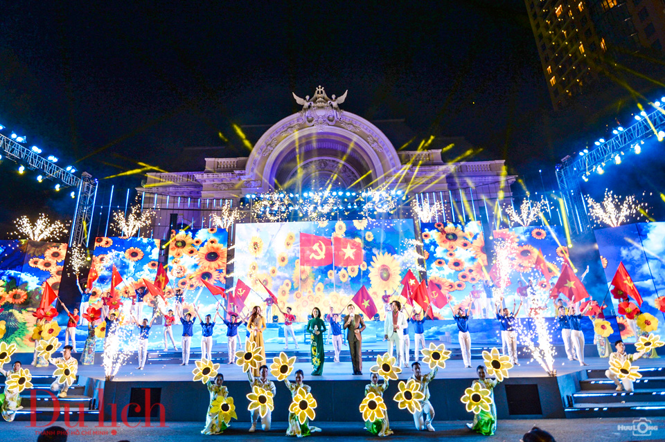 Show ca nhạc đầu Xuân tại trung tâm TP.HCM thu hút hàng ngàn người tham dự - 19