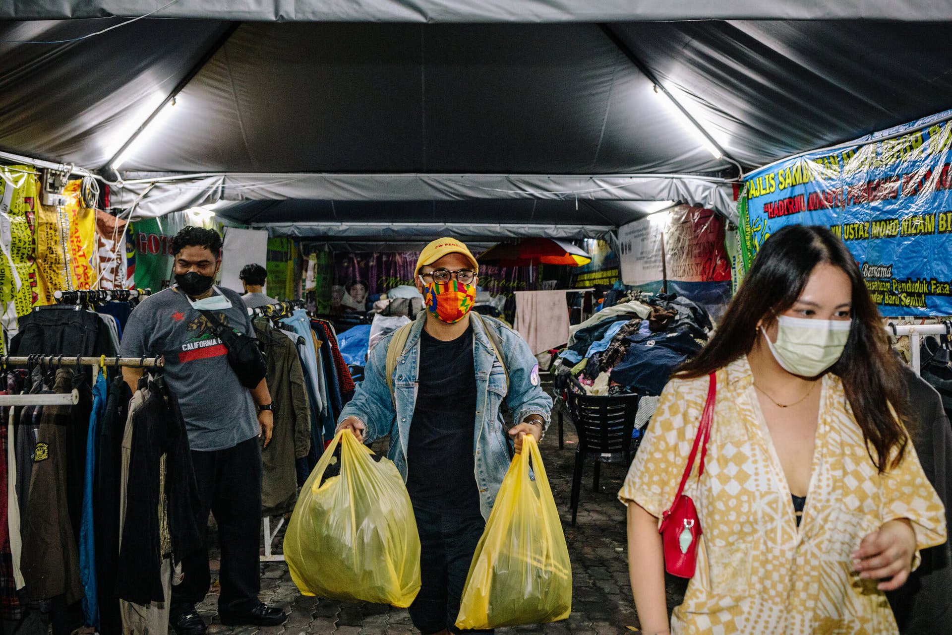 Quốc gia Đông Nam Á trở thành 'chợ đồ cũ' - 3
