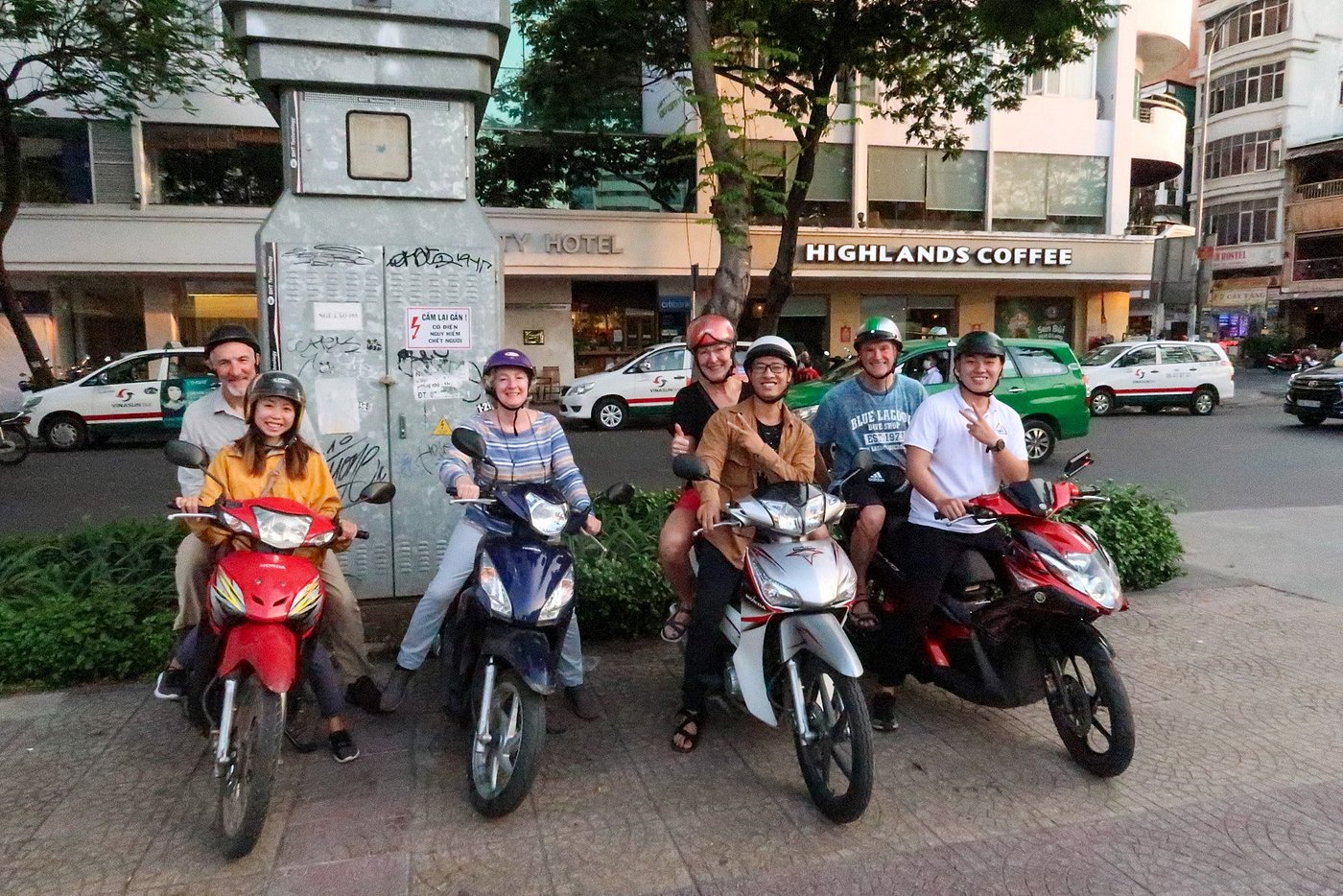 Khám phá ẩm thực Sài Gòn bằng xe máy lọt top trải nghiệm thế giới - 2