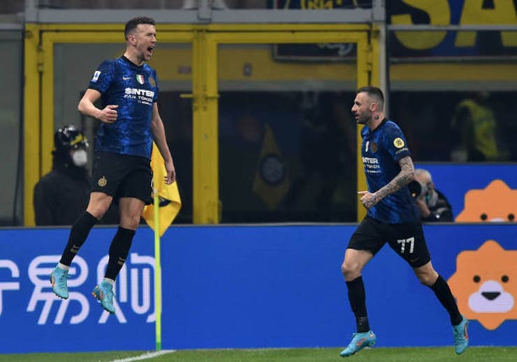 Kết quả bóng đá Inter Milan - AC Milan: Màn ngược dòng 3 phút định đoạt derby (Vòng 24 Serie A) - 1