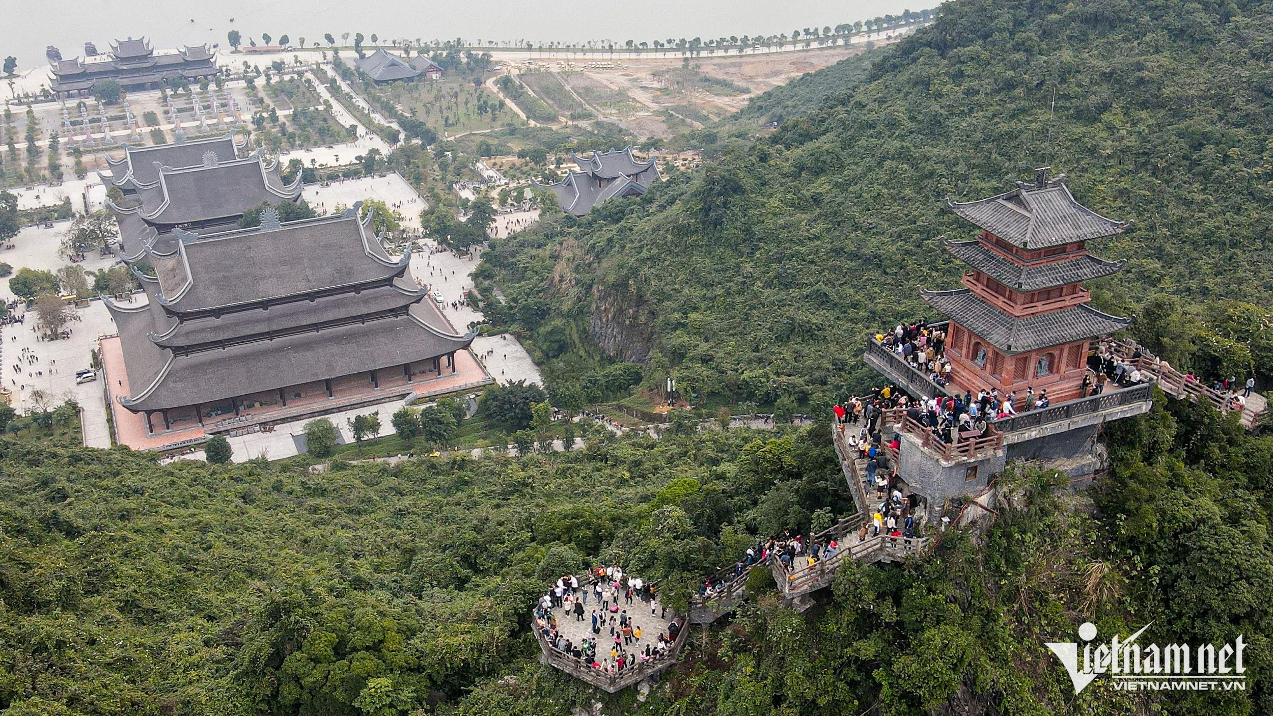 10.000 người đổ về chùa Tam Chúc du xuân những ngày đầu năm mới - 12