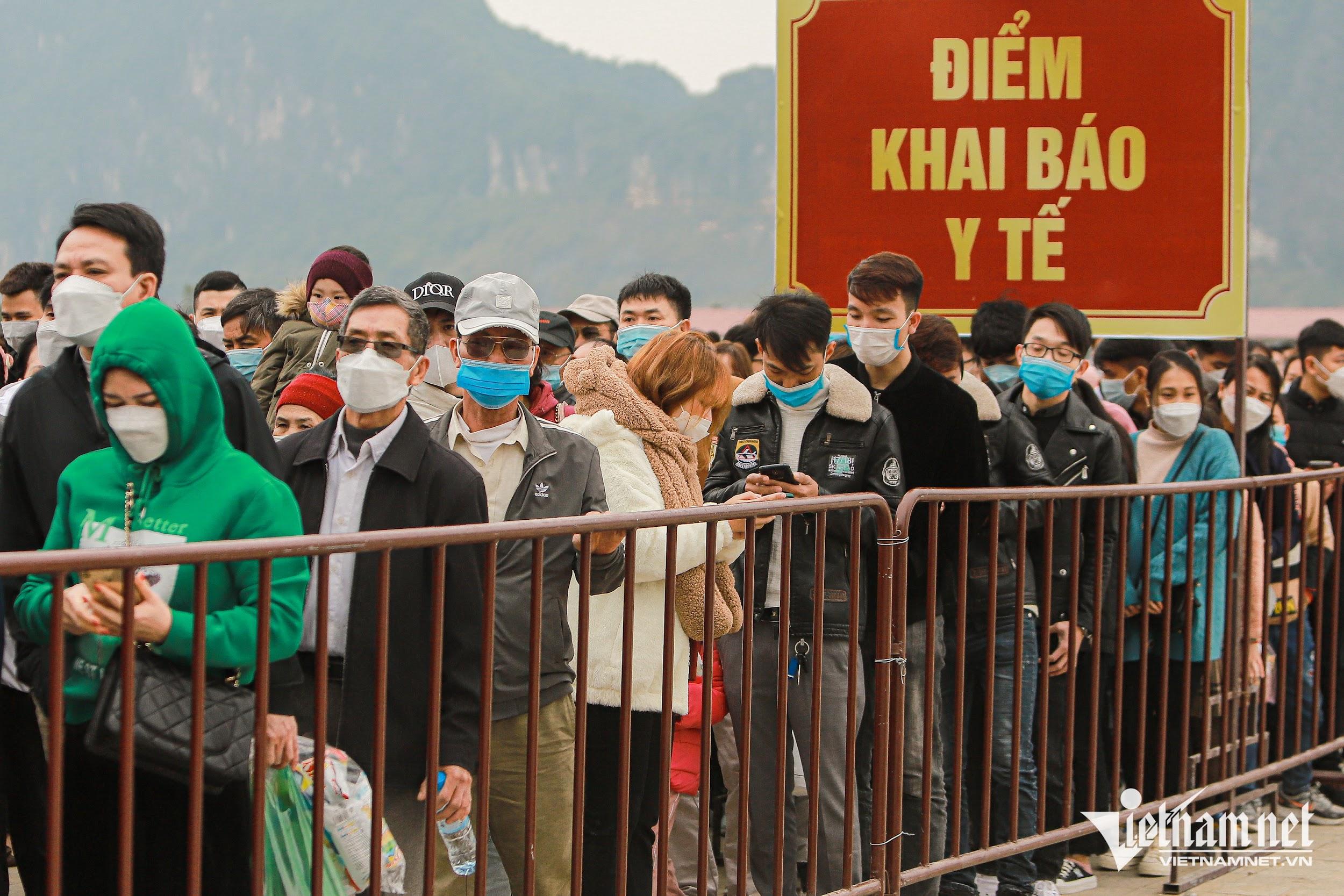 10.000 người đổ về chùa Tam Chúc du xuân những ngày đầu năm mới - 2