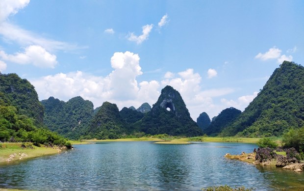Thưởng ngoạn những hồ nước thơ mộng tuyệt đẹp ở Cao Bằng - 3