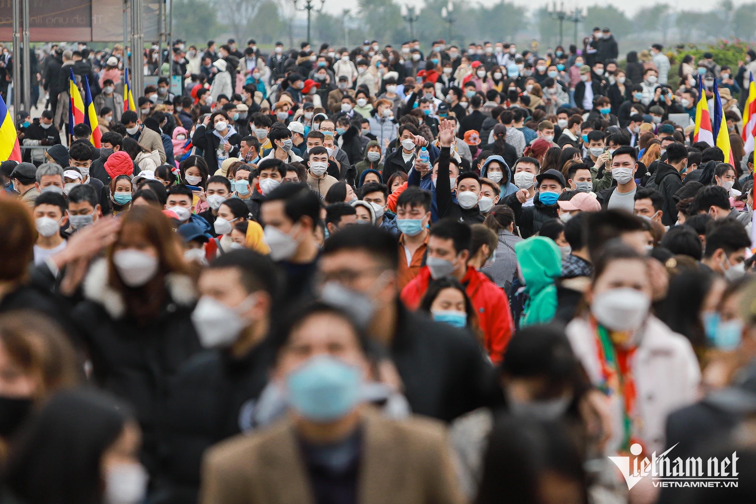 10.000 người đổ về chùa Tam Chúc du xuân những ngày đầu năm mới - 3