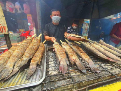 Lễ hội - Phố cá lóc nướng đã thơm lừng trước ngày vía Thần Tài