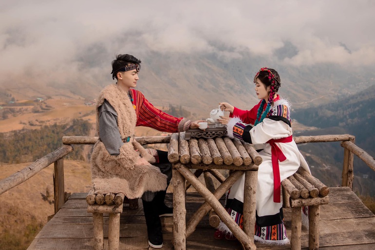 Du khách ồ ạt chi tiền triệu chụp ảnh phong cách Tây Tạng tại Sa Pa - 1