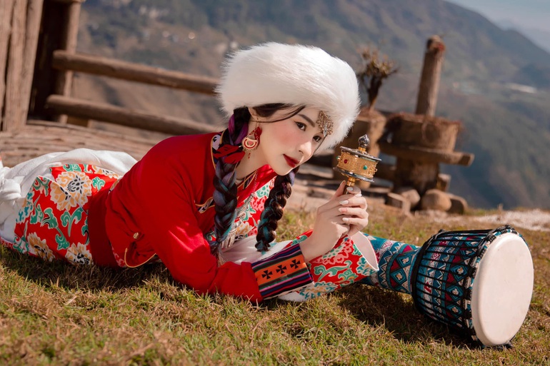 Du khách ồ ạt chi tiền triệu chụp ảnh phong cách Tây Tạng tại Sa Pa - 5