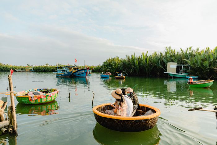 Ngồi thuyền thúng chu du rừng dừa Hội An, xem ngư dân 'cưỡi nước, múa thuyền' - 4
