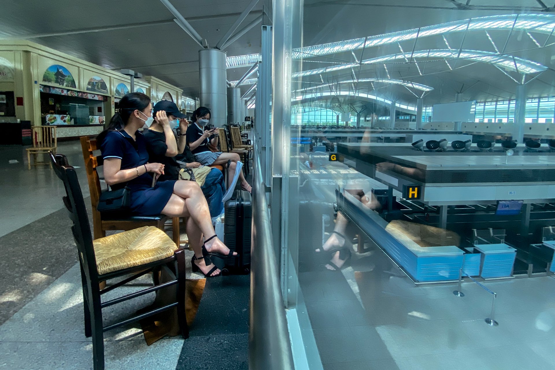Ga quốc tế Tân Sơn Nhất vắng vẻ trong ngày mở lại toàn bộ đường bay - 5