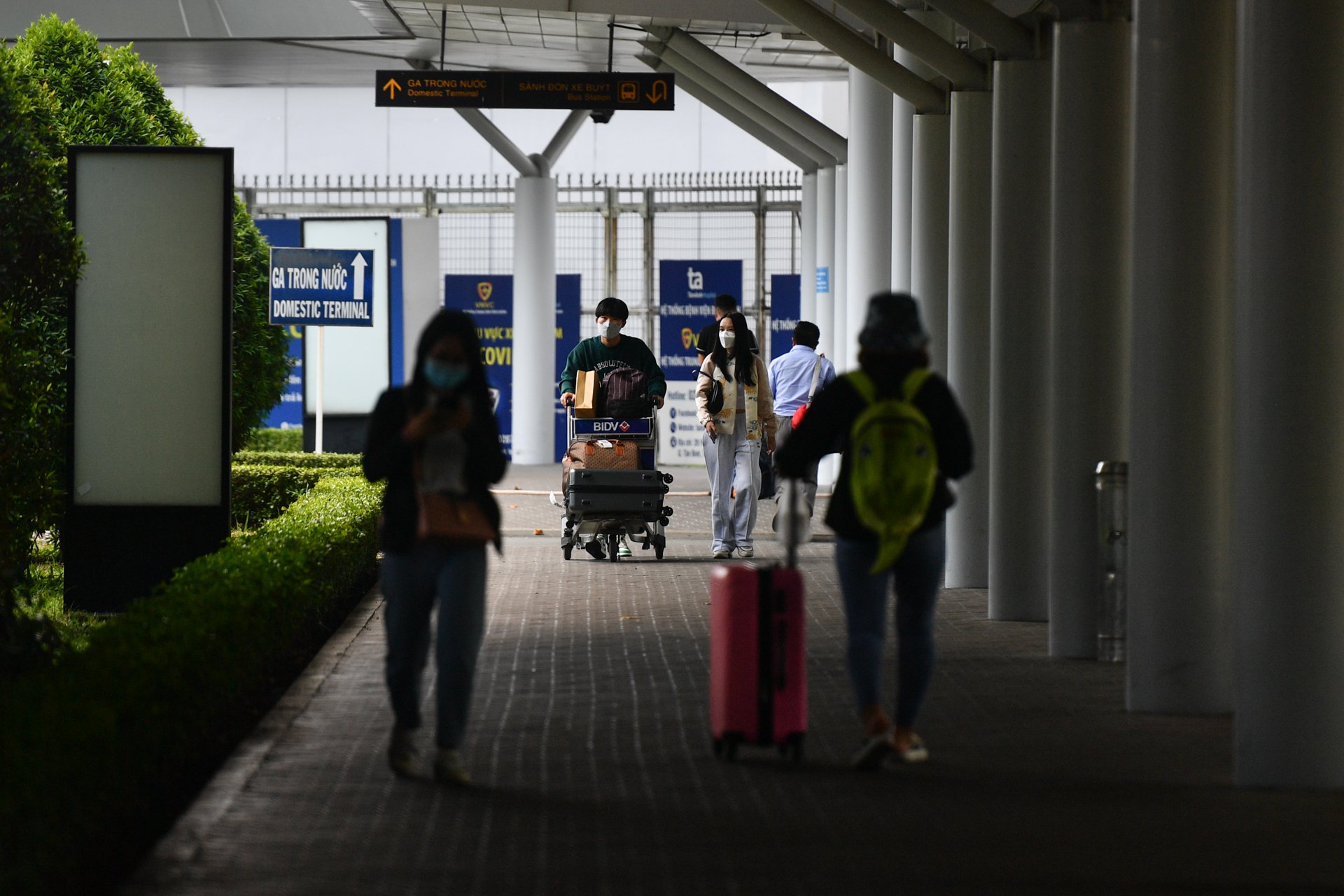 Ga quốc tế Tân Sơn Nhất vắng vẻ trong ngày mở lại toàn bộ đường bay - 8