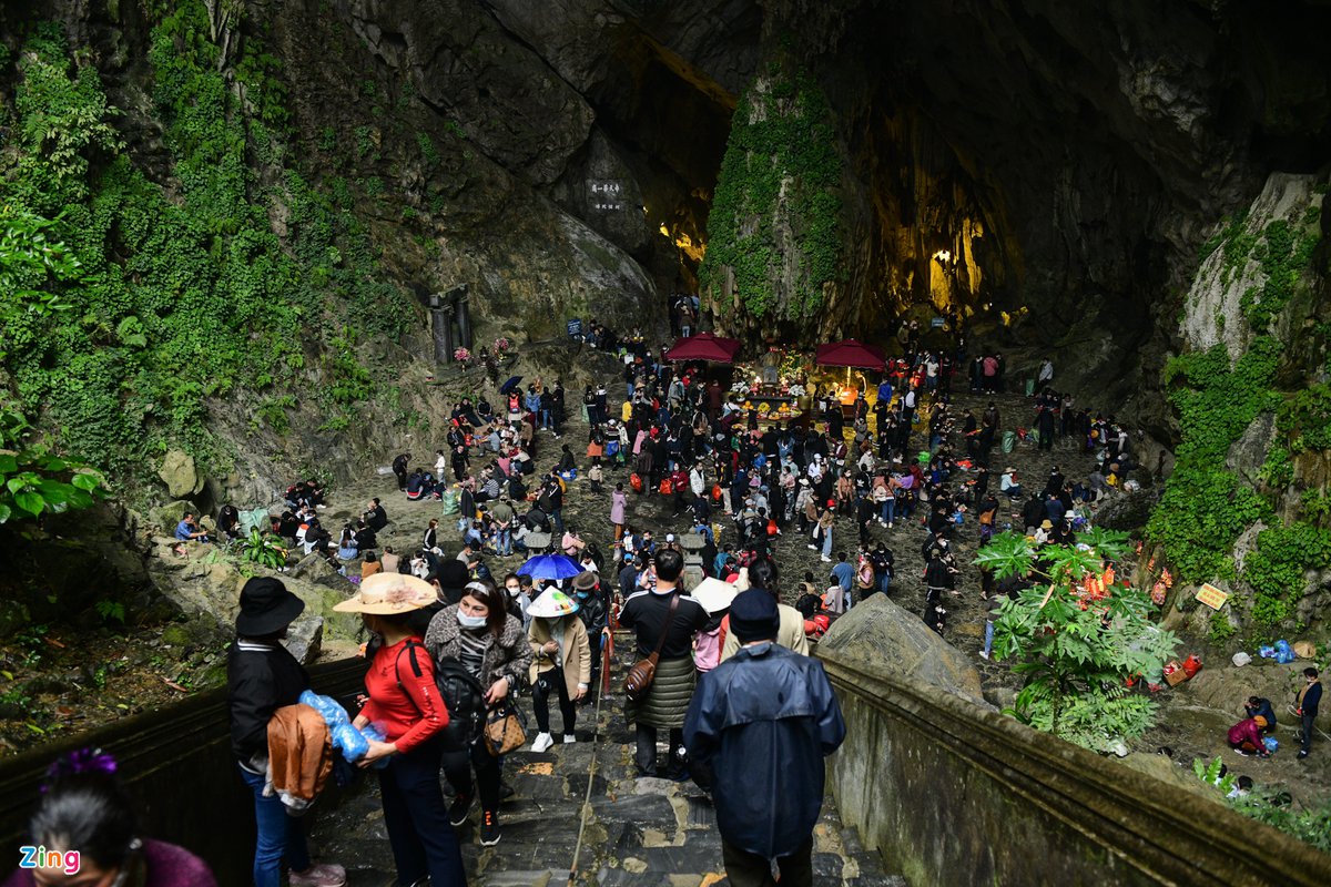 Du khách chen chân trong động Hương Tích ngày đầu khai hội - 6