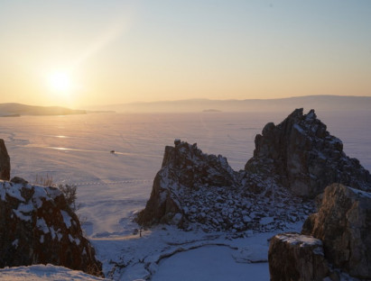 Du khảo - Ngắm vẻ đẹp trong suốt của hồ Baikal trong mùa đông