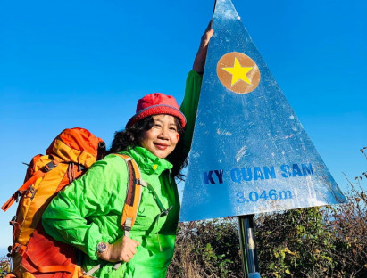 Chuyện hay - Nữ 'phượt thủ' Gia Lai U60 chinh phục 5 đỉnh núi cao giữa mùa đông rét mướt