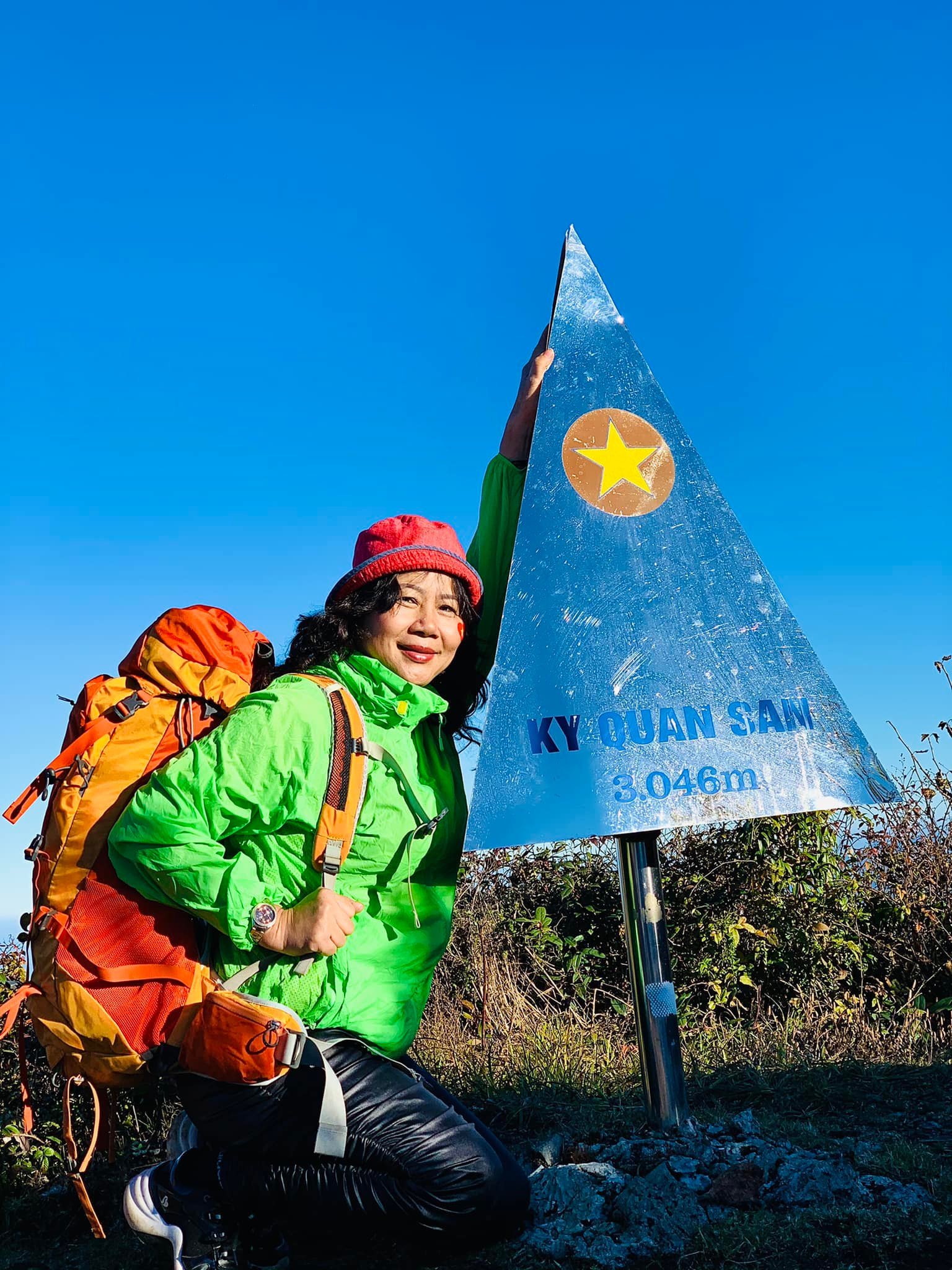 Nữ 'phượt thủ' Gia Lai U60 chinh phục 5 đỉnh núi cao giữa mùa đông rét mướt - 13