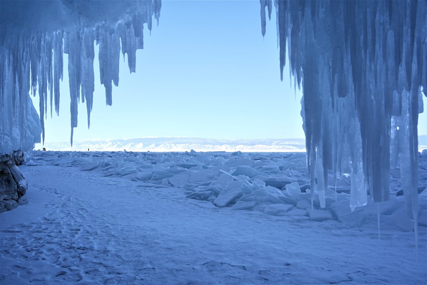 Ngắm vẻ đẹp trong suốt của hồ Baikal trong mùa đông - 7