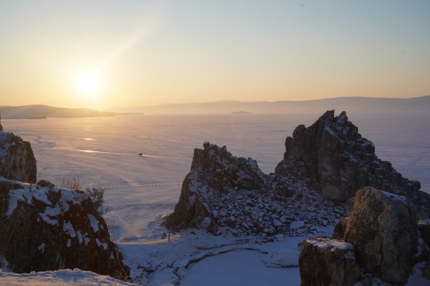 Ngắm vẻ đẹp trong suốt của hồ Baikal trong mùa đông - 9