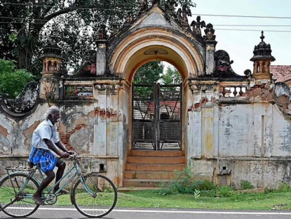 Chuyện hay - Bí mật đằng sau hàng nghìn biệt thự xa hoa bỏ hoang của các ông trùm khét tiếng Ấn Độ