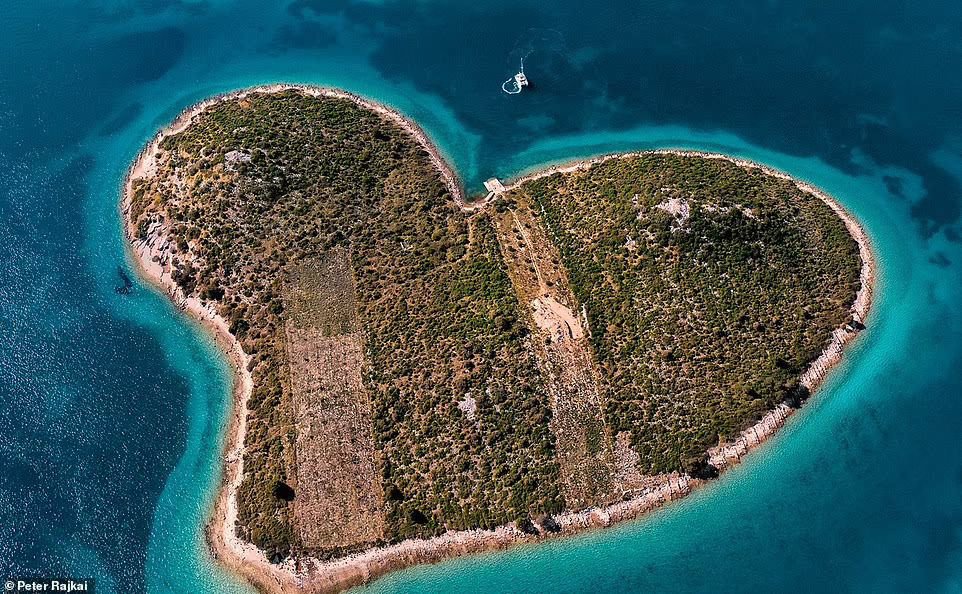 Giải mật hòn đảo mê cung 'dấu vân tay người khổng lồ' ngoài khơi Croatia - 3