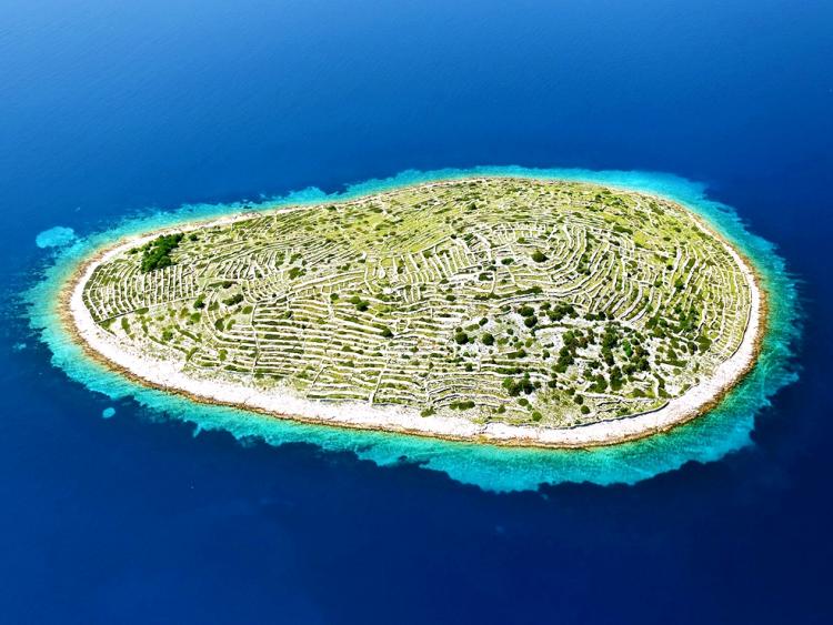 Giải mật hòn đảo mê cung 'dấu vân tay người khổng lồ' ngoài khơi Croatia