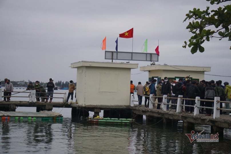 Chìm ca nô chở 39 người ở Quảng Nam, 13 người tử vong - 12