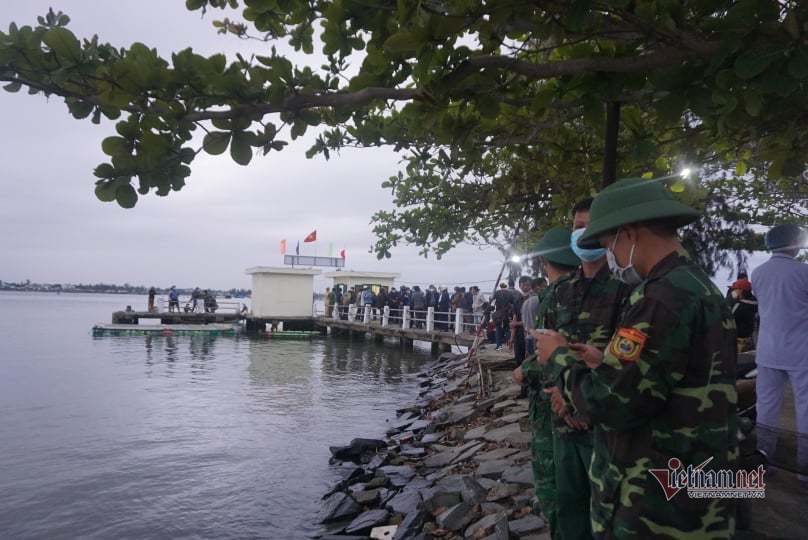 Chìm ca nô chở 39 người ở Quảng Nam, 13 người tử vong - 3