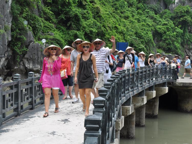 Chiến sự nổ ra, khách Nga đồng loạt hủy tour