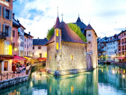Du khảo - Khám phá thị trấn cổ bao bọc bởi dòng kênh thơ mộng ở Pháp