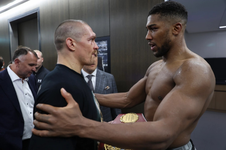 Oleksandr Usyk gia nhập quân đội Ukraina, Joshua lỡ cơ hội "phục hận" - 1