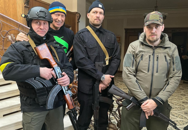 Oleksandr Usyk gia nhập quân đội Ukraina, Joshua lỡ cơ hội "phục hận" - 2