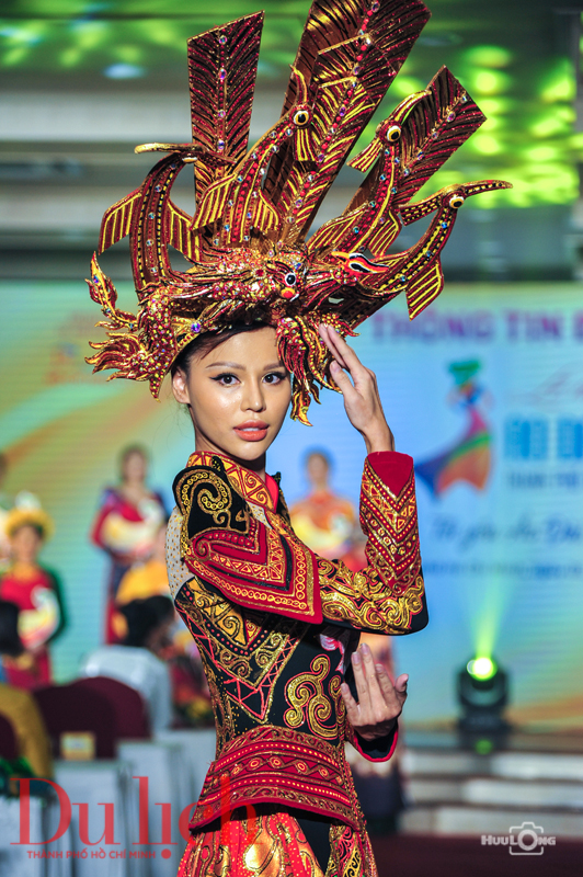 Lễ hội áo dài TP.HCM: 300 mẫu thời trang ấn tượng, 2.000 người diễu hành - 19