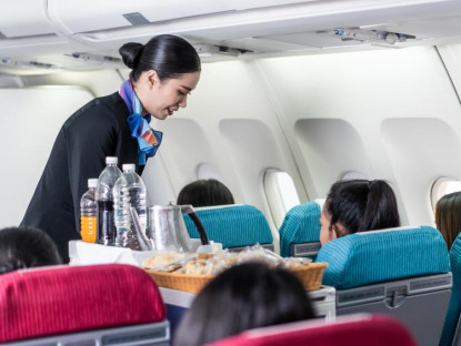 Bí quyết - Loại nước tiếp viên hàng không khuyên tránh uống trên máy bay bằng mọi giá