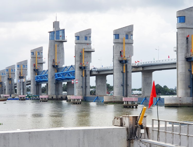 Cống thủy lợi lớn nhất Việt Nam có đài quan sát để phục vụ du lịch