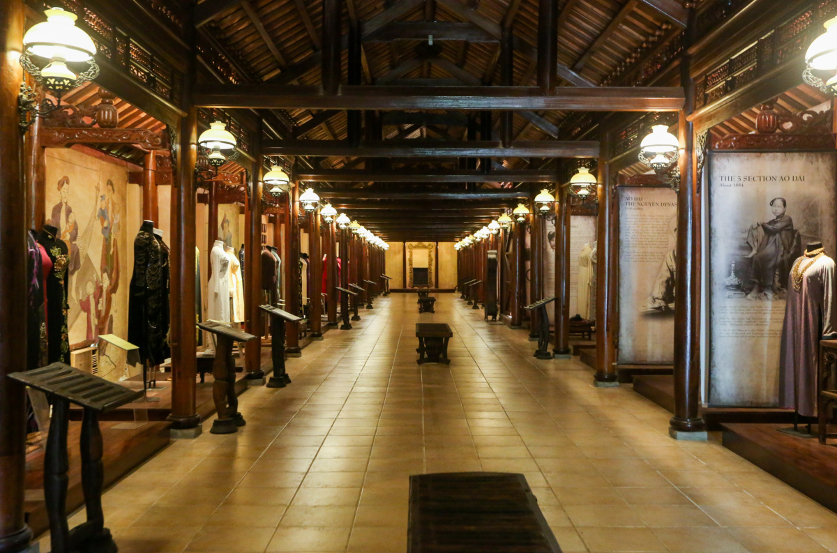 Cuối tuần, tìm hiểu lịch sử tà áo dài Việt ở những bảo tàng đẹp như tranh - 4