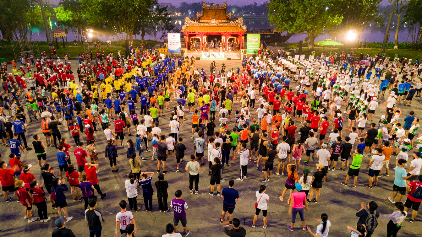 Hàng nghìn người chạy bộ trên các cung đường có nhiều di tích nổi tiếng - 6