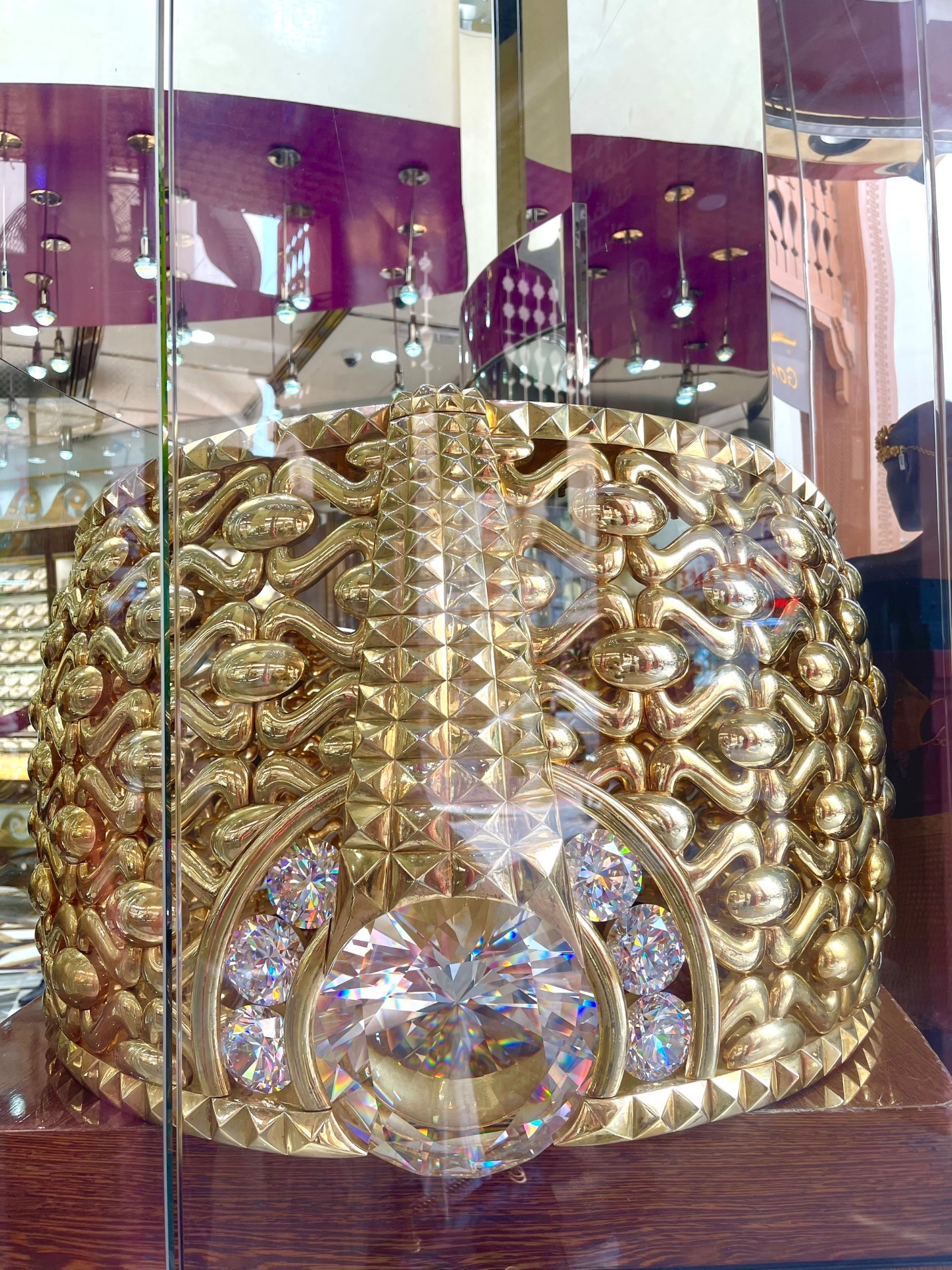 Cô gái Việt mách chiêu mua vàng “giá hời” ở khu chợ bán vàng hàng tấn - 8