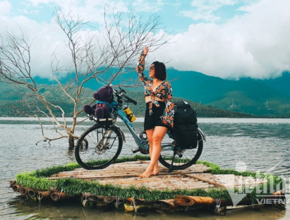Chuyện hay - Nữ 'phượt thủ' đạp xe 2.200 km xuyên Việt kể lúc vượt đèo, nổ lốp giữa đêm