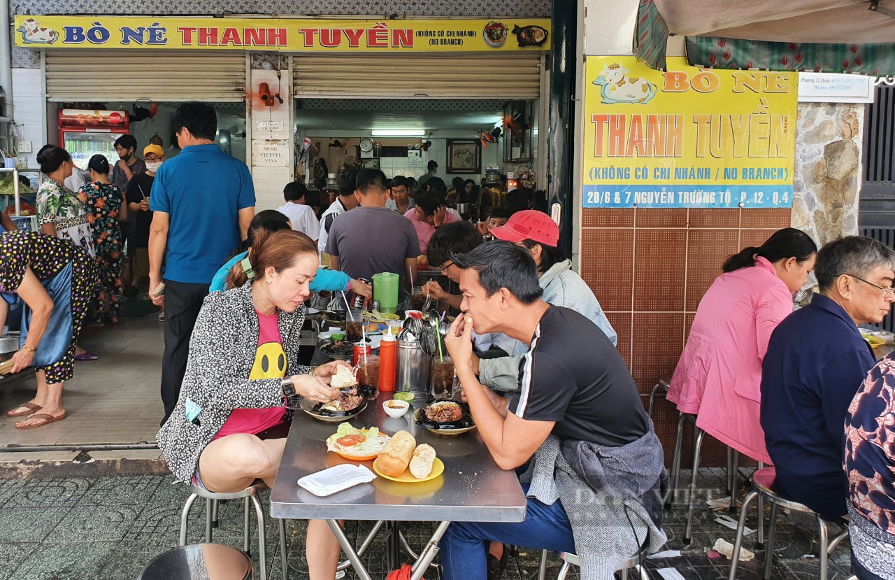 Tiệm bò né "hổng giống ai" ở Sài Gòn, hơn 20 năm chỉ bán duy nhất buổi sáng nhưng đông nghịt - 1