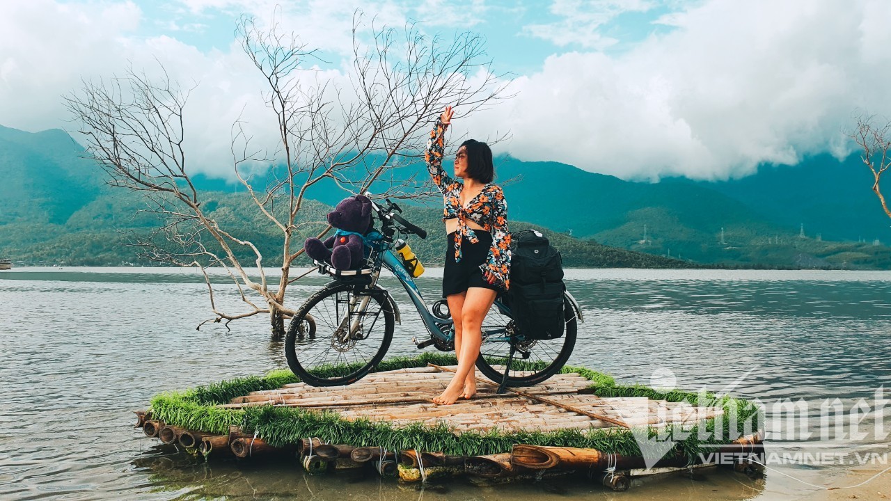 Nữ 'phượt thủ' đạp xe 2.200 km xuyên Việt kể lúc vượt đèo, nổ lốp giữa đêm - 5