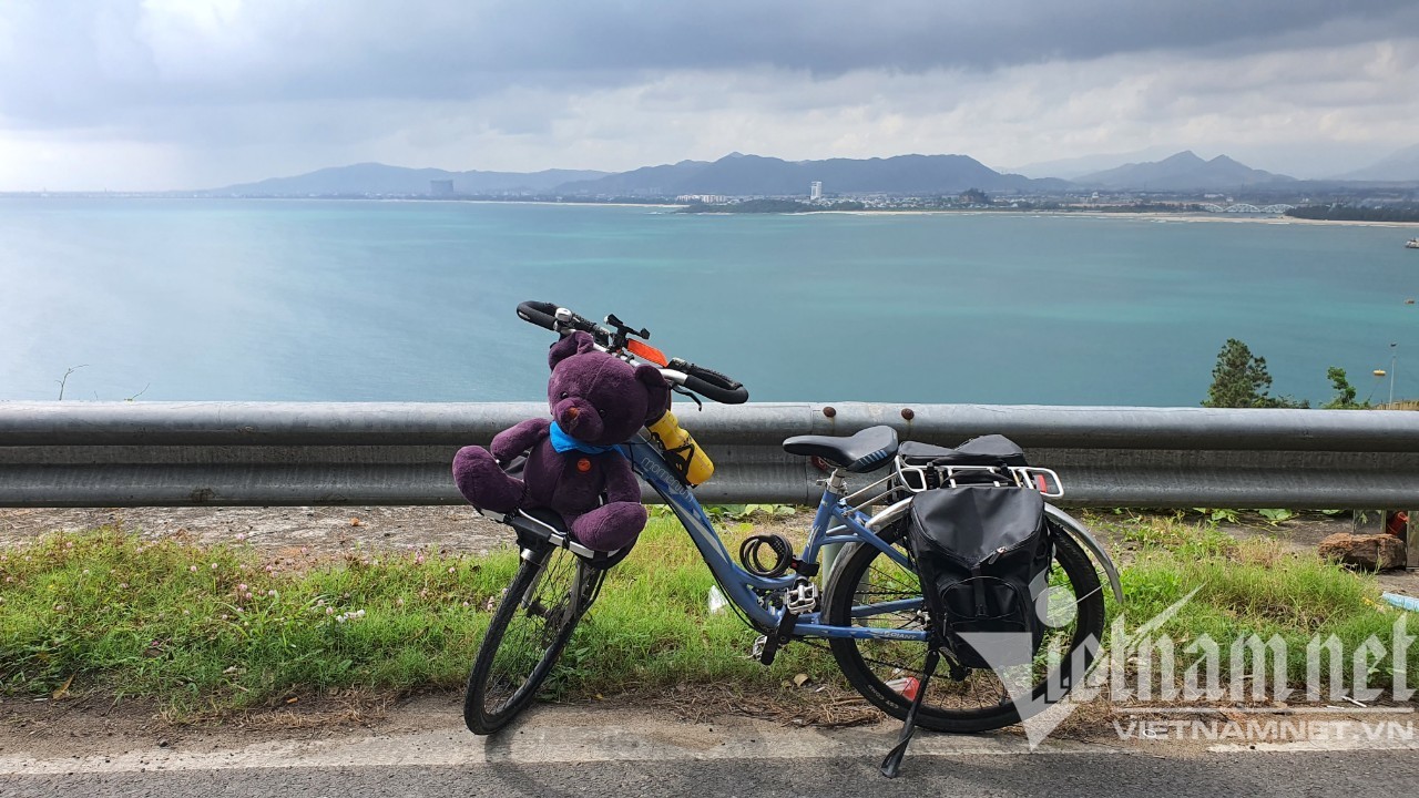 Nữ 'phượt thủ' đạp xe 2.200 km xuyên Việt kể lúc vượt đèo, nổ lốp giữa đêm - 6