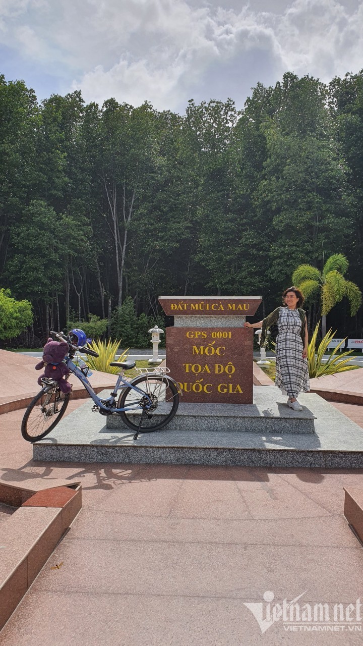 Nữ 'phượt thủ' đạp xe 2.200 km xuyên Việt kể lúc vượt đèo, nổ lốp giữa đêm - 13