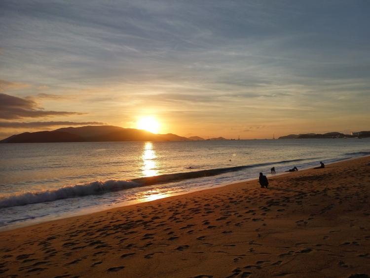 Get up early to jog and watch the sunrise in Nha Trang