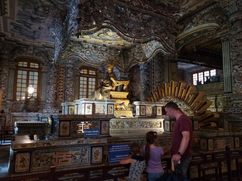 Đến thăm lăng vị vua Nguyễn được nhiều du khách lựa chọn khi đến Huế - 13