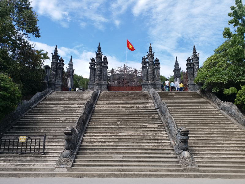Đến thăm lăng vị vua Nguyễn được nhiều du khách lựa chọn khi đến Huế - 2