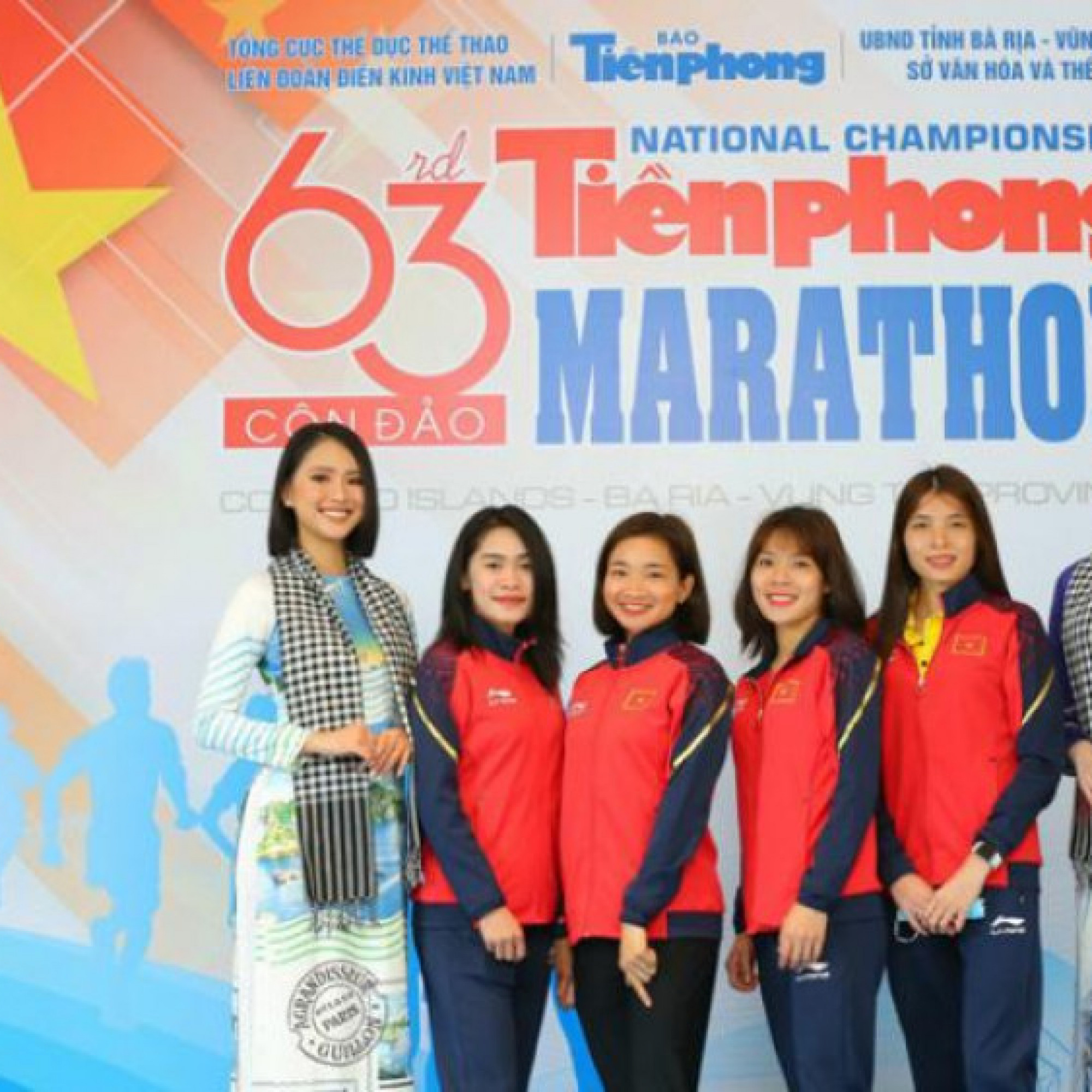 Thể thao - Dàn người đẹp, hoa hậu &quot;hâm nóng&quot; giải Tiền Phong Marathon tại Côn Đảo